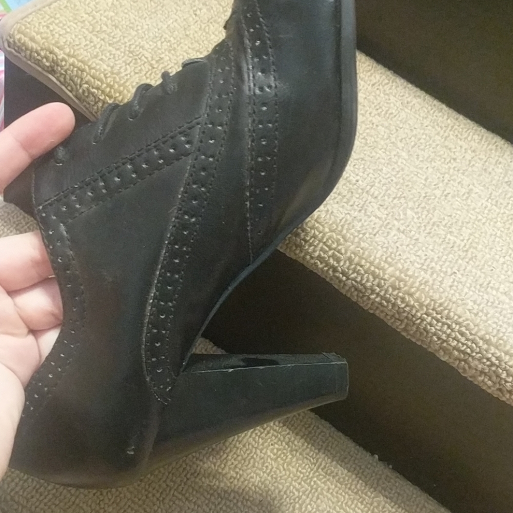 Heels - Picture 3 of 3
